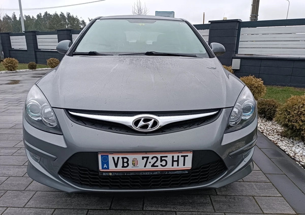 Hyundai I30 cena 18800 przebieg: 198000, rok produkcji 2011 z Białobrzegi małe 106